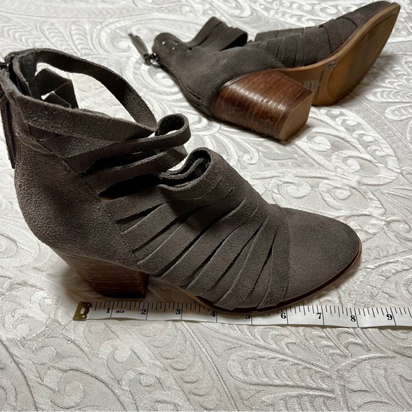 Chinese Laundry Suede bootie boots. Size 6. Taupe color. - Picture 14 of 15